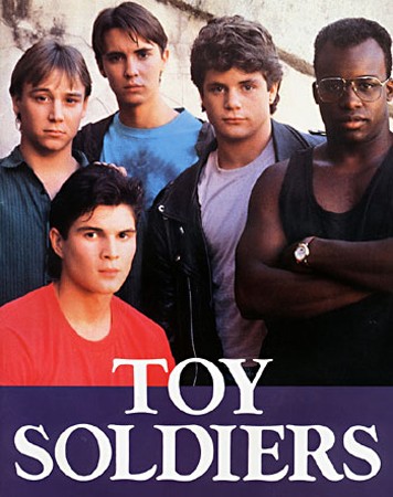 Rebeldes e Heróis<br><small>Toy Soldiers (1991)</small>